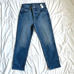 NWT Old Navy Extra High-Waisted Sky Hi Straight Button-Fly Ripped Jeans